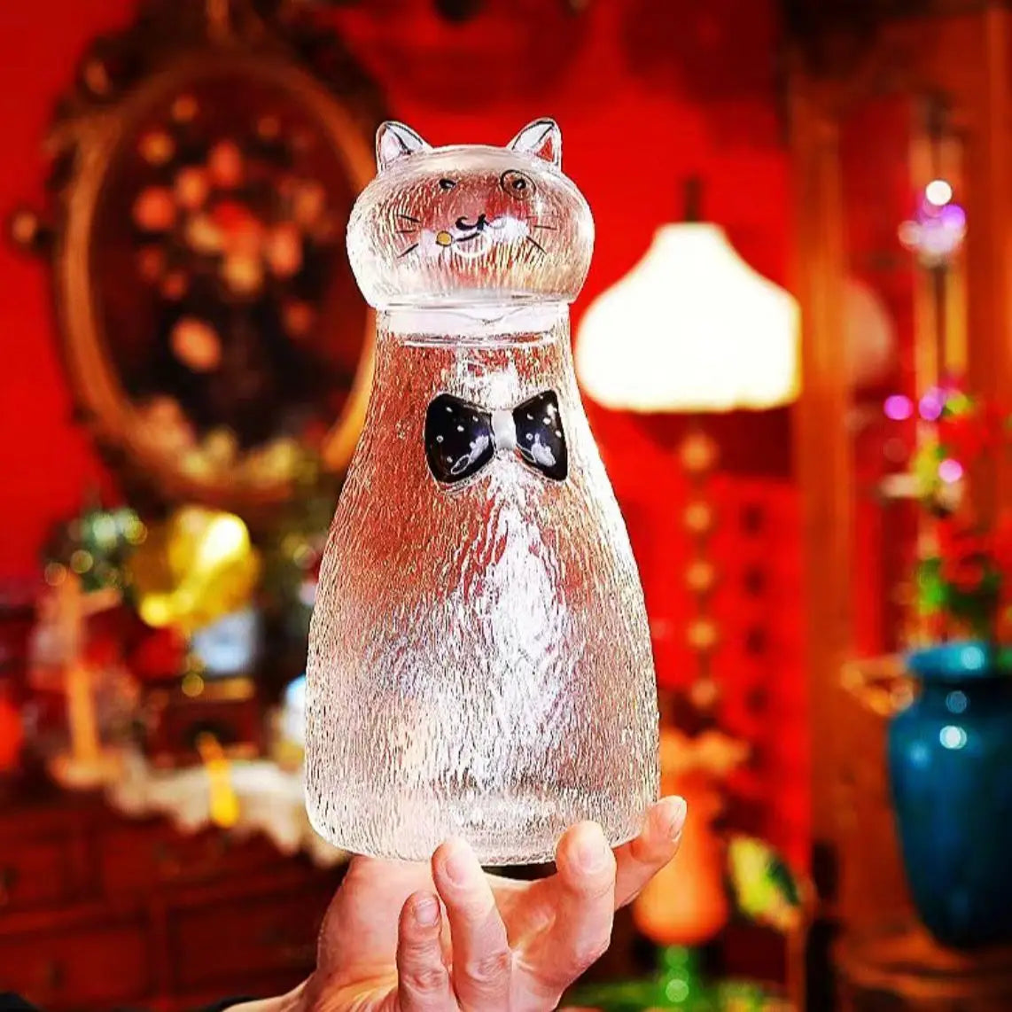Nestify™ Cute Cat Hammered Glass Water Jug – 1800ml Heat‑Resistant Pitcher with Bow‑Tie Design